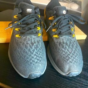 Men’s Nike Air Zoom Pegasus 26 Pittsburgh Steelers running Shoe Size 10.5
